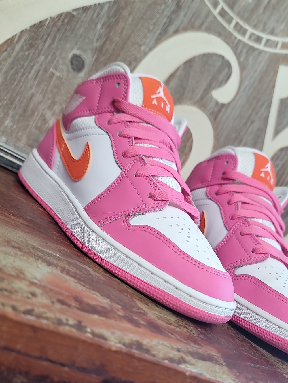 🔥🔥 Nike Air Jordan 1 Mid Retro 'Pinksicle Orange' Wmns 5.5, Good/Like New - Picture 7 of 16